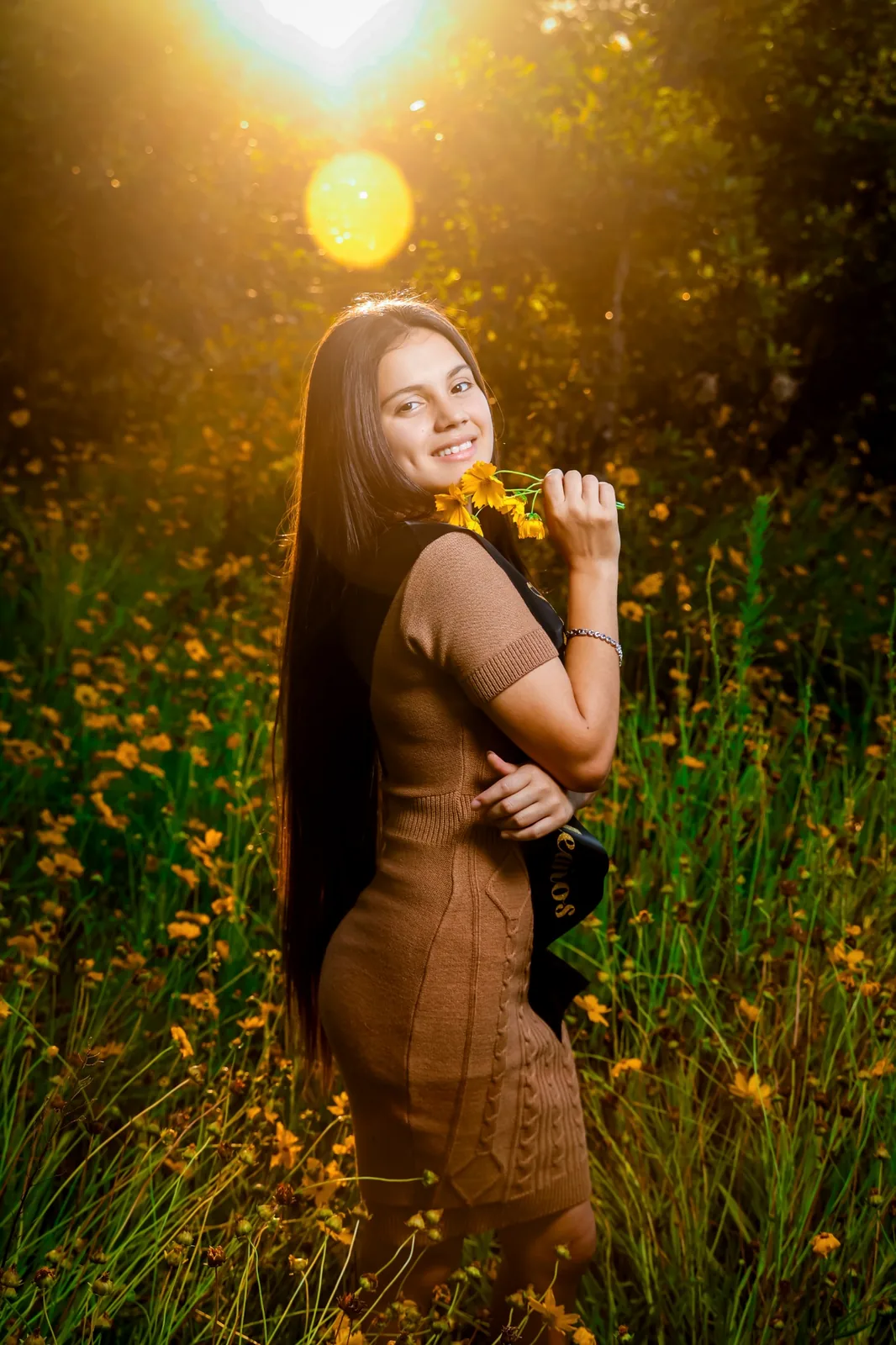 Retrato de Maribel con flores